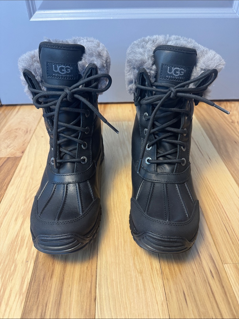 UGG Adirondack Waterproof Winter Snow Boots Black Gray Women’s Size 8